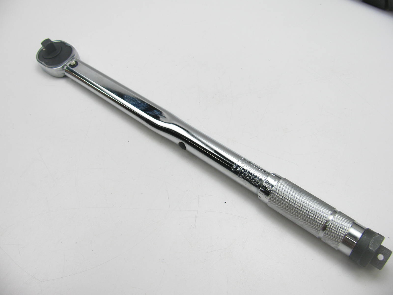 Gearhead GH3002 Adjustable Ratcheting Torque Wrench 1/2″ Drive, 20-150 Lbs