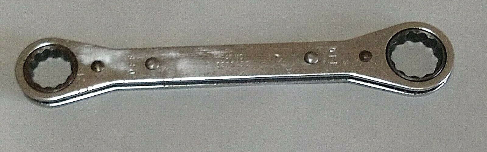 Snap on R2428, 3/4″ x 7/8″, Ratcheting Box Wrench, Flat, 8.6″ Long, 12 Point.