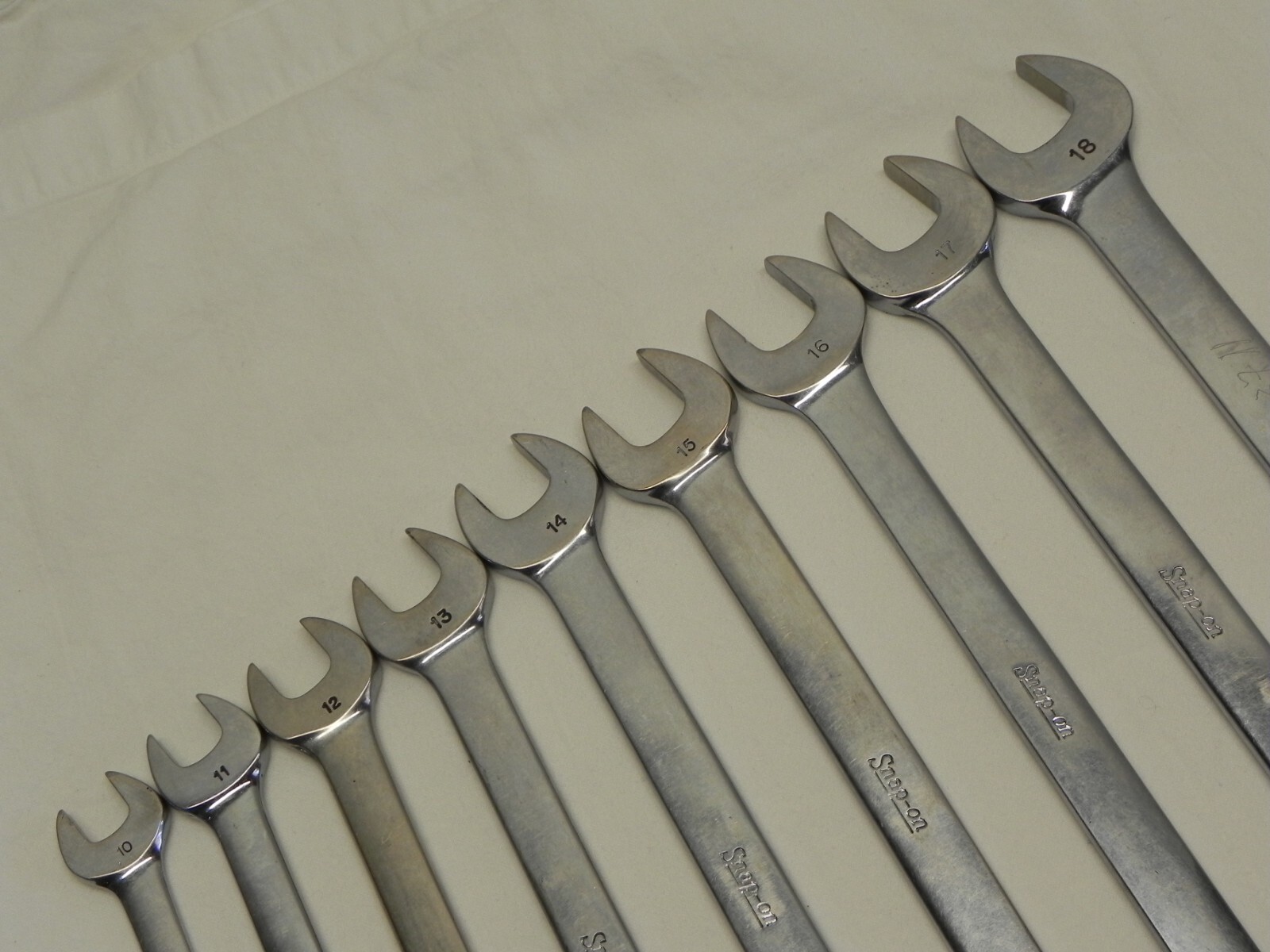 Snap-On 9 Piece 12-Point Metric Flank Drive Combination Wrench Set (10mm-18mm)