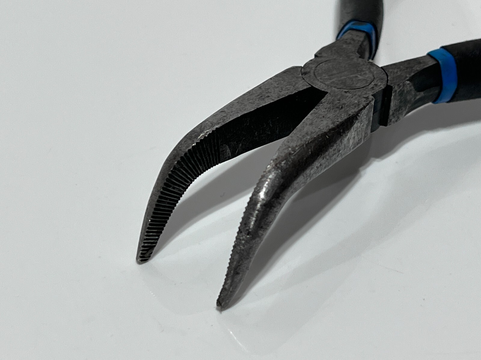 Armstrong Tools USA Made 67-401 Bent Nose Needle Nose Pliers – Black/Blue Grip