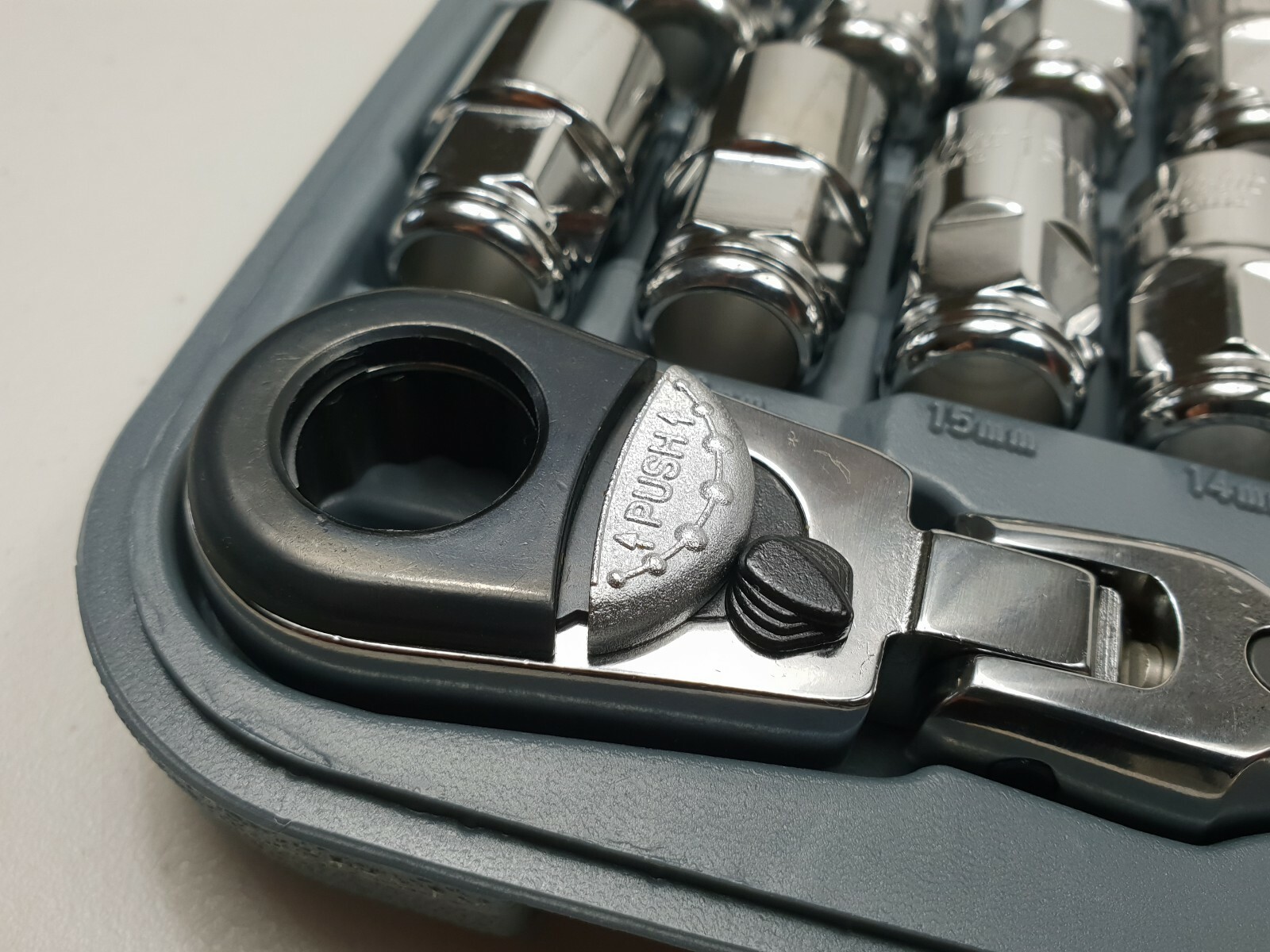 Blue Point 22pc 3/8″ PASS THRU Socket Set – As sold by Snap On.