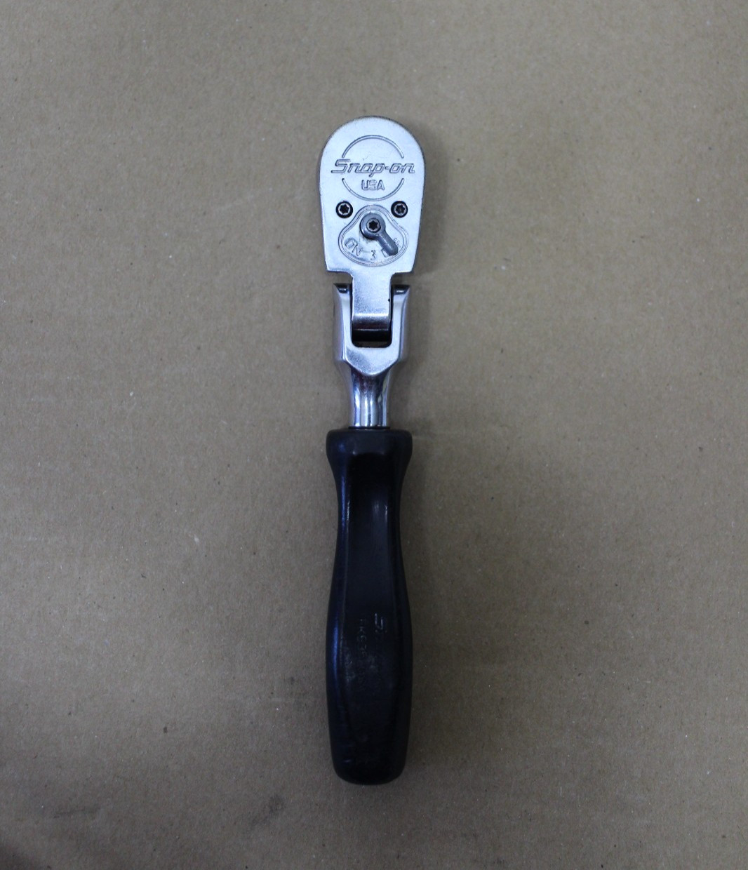 SNAP-ON MODEL FK835 (3/8″ DRIVE) FLEX-HEAD RATCHET BLACK HARD HANDLE