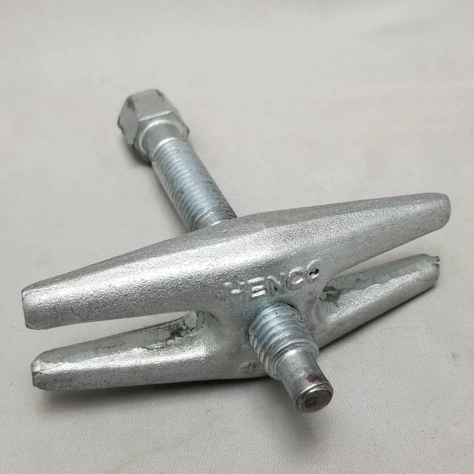 Henco 69 Universal Steering Wheel or Yoke Puller Tool Silver Made Japan
