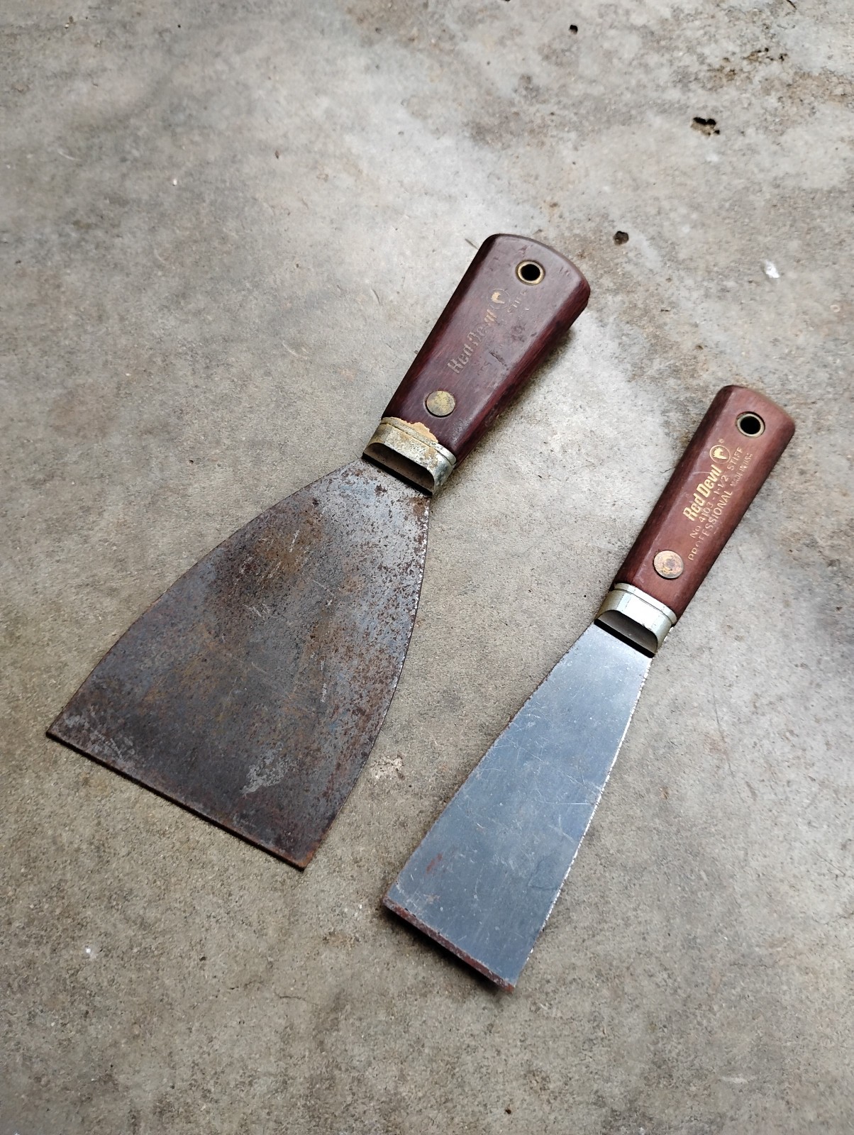 Red Devil Stiff Putty Knife Wood Handle Brass Pin 1-1/2″ & 3″ Lot