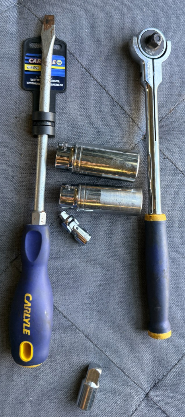 CARLYLE NAPA R38S100 3/8″Drive Swivel Head Ratchet W/Sockets,Screwdriver,Adapter