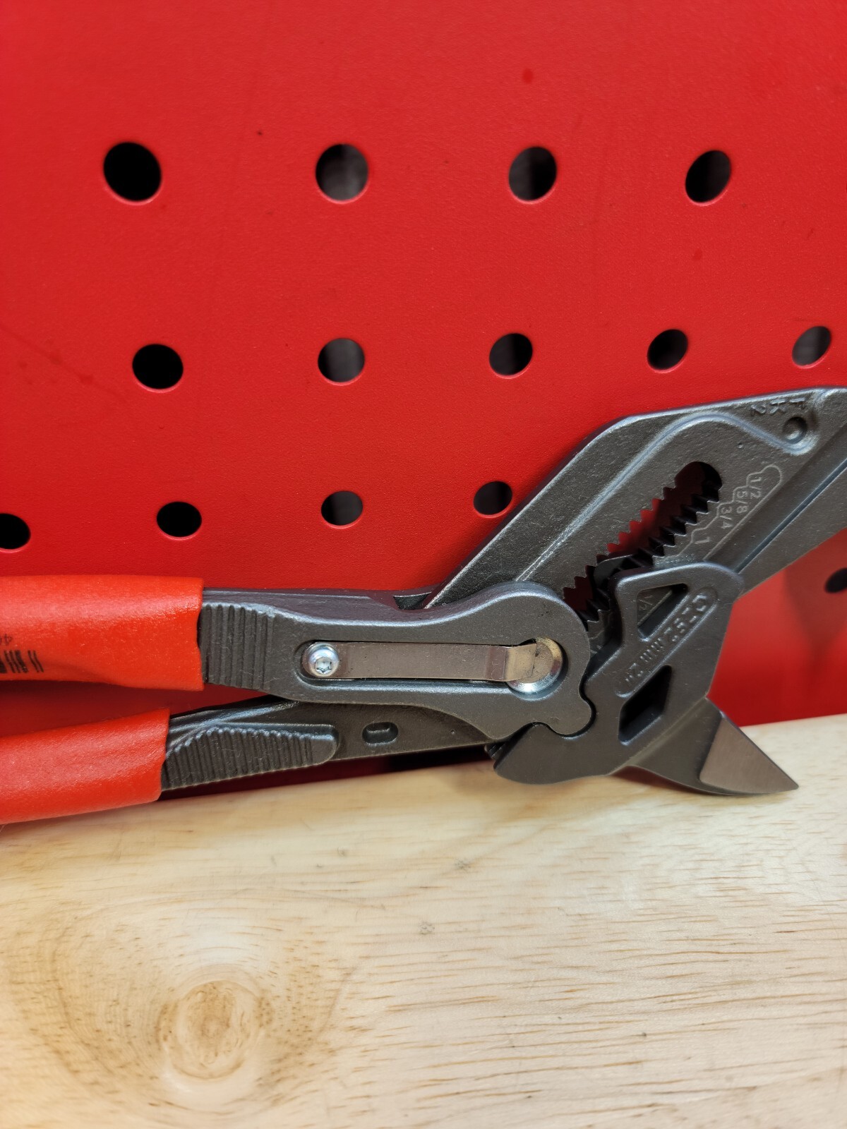 Knipex 10″ Adjustable Pliers Wrench 2″ Jaw Opening No Pinch Red 86 01 250