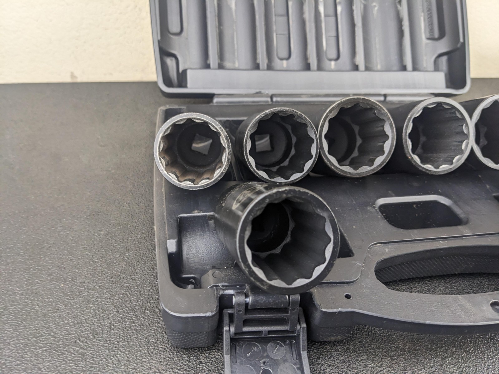 #bm646 CAL VAN TOOLS 976 12-POINT METRIC IMPACT AXLE NUT SOCKET SET