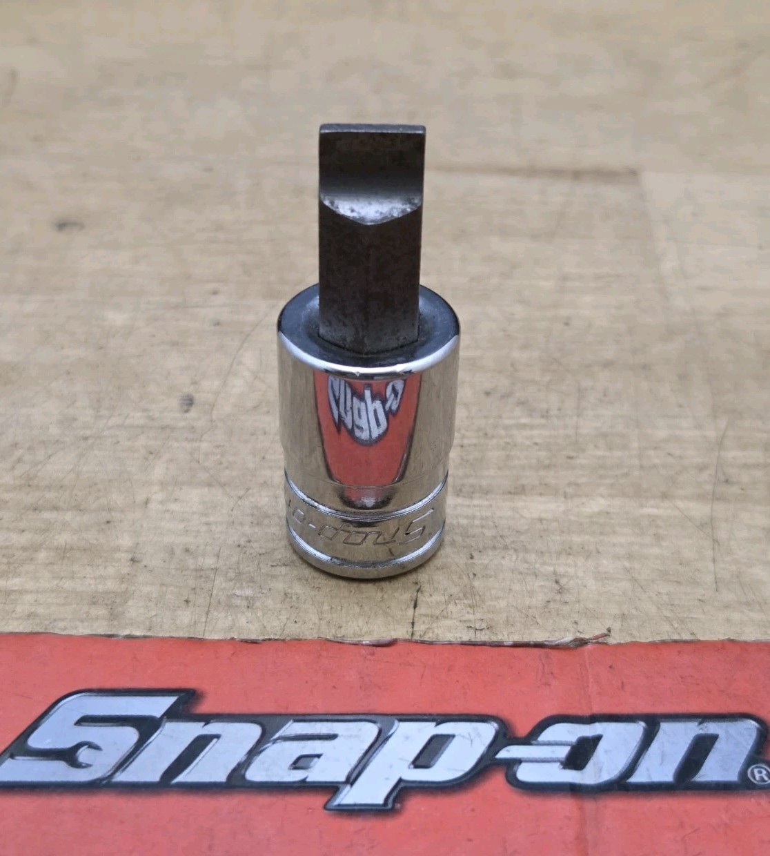 New Snap On F62E – 3/8″ Drive 3/8″ Wide Flat Tip Short Bit Socket Driver