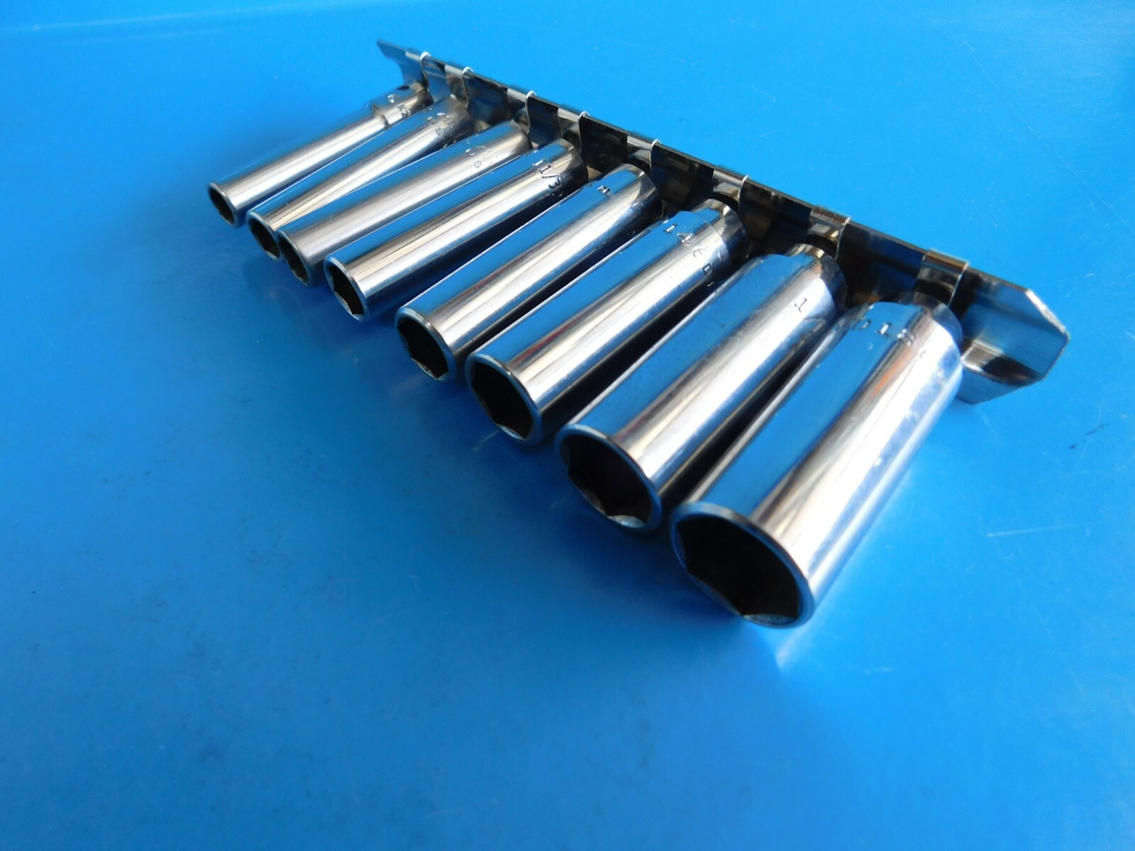 USED, MAC TOOLS 1/4IN. DR. DEEP 6 POINT SOCKETS, 1/4 THRU 9/16IN. 8 SOCKETS