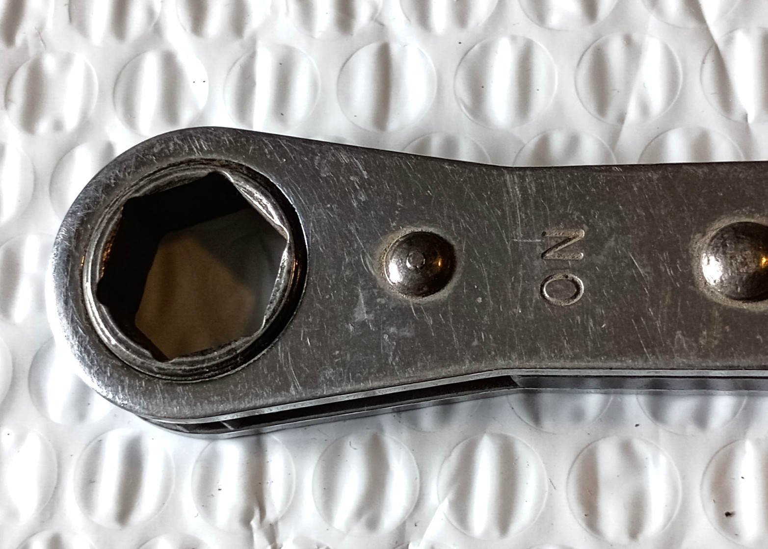 SNAP-ON R2022S, 5/8″ X 11/16″ DBL. RATCHETING BOX WRENCH, 6PT. 7.75″ LONG, 6PT.