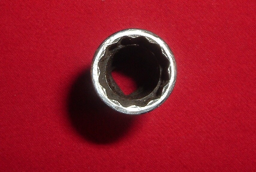 VINTAGE SNAP-ON TOOLS #SVS221-1/2″ DR, 12 PT SAE 11/16″ FLANK DR DEEP SOCKET-USA