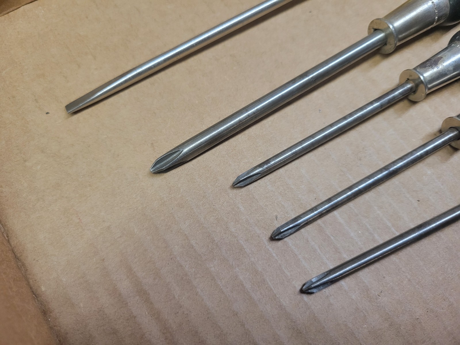 Vintage Irwin 5-Piece 3000 and 400 Series Screwdriver Lot