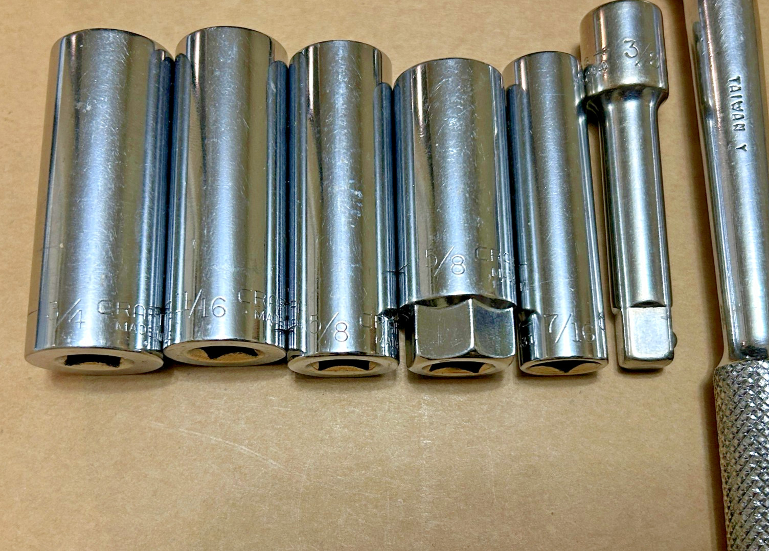 13 – Craftsman-Sears, 3/8″ Ratchet Wrench, 6 Standard 12-pt/ 5 deep Sockets-6pt