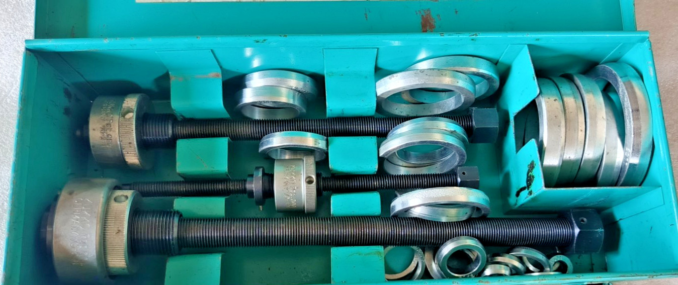KUKKO 70A INTERNAL BEARING PULLER OR DEEP GROVE BALL BEARING EXTRACTOR SET