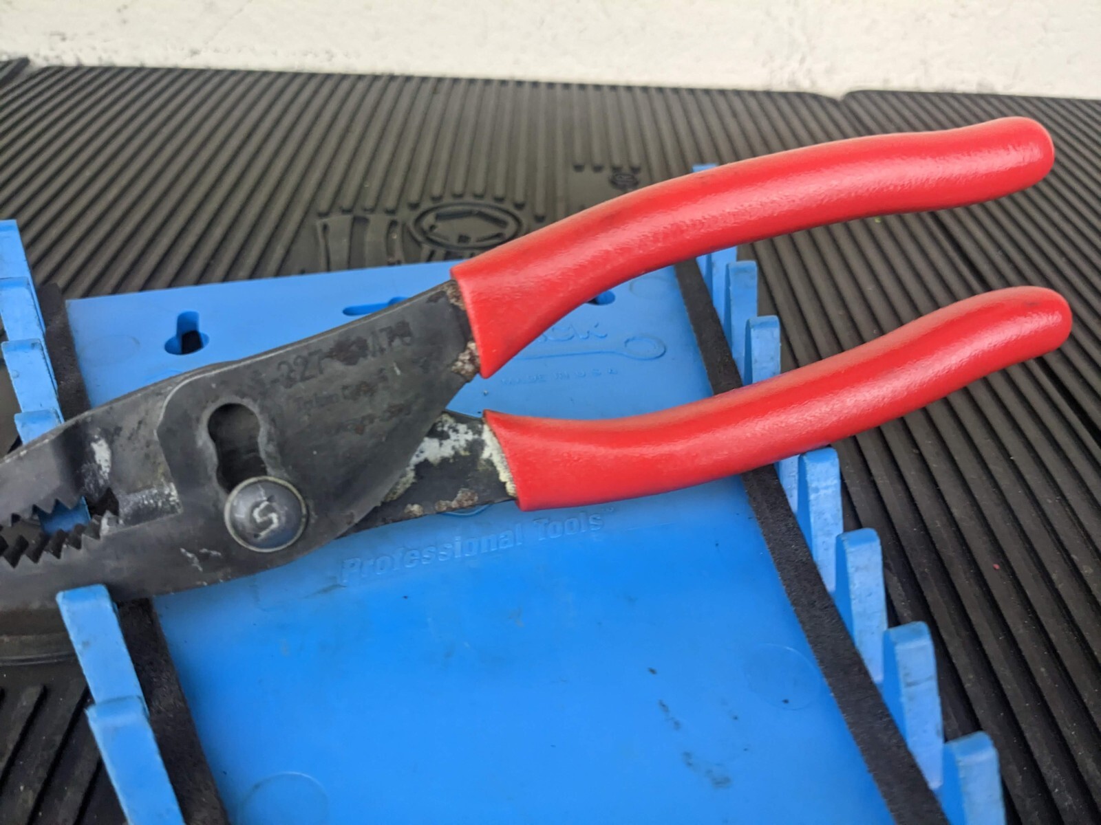 #av992 Snap On Tools USA 8-1/4″ Red Talon Grip Long Slip Joint Pliers 137CF