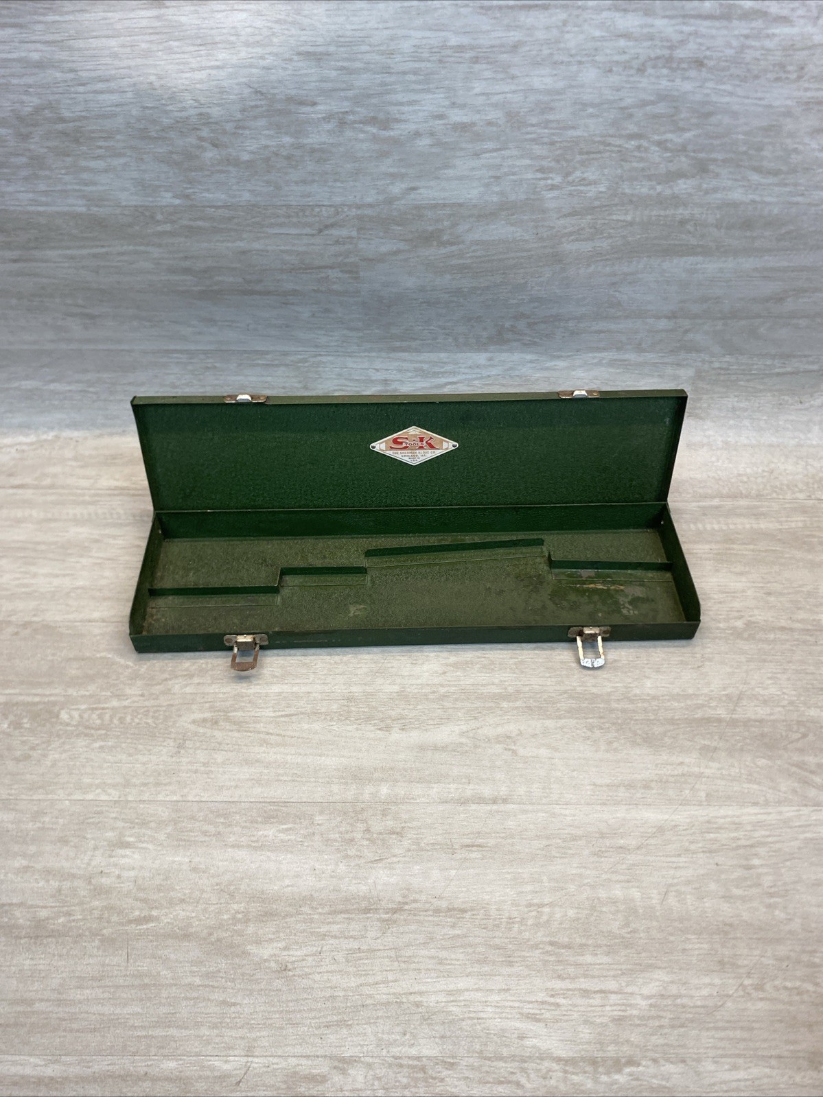 VTG S-K Tools metal toolbox with internal Dividers – Box only 17.5 Inch Large