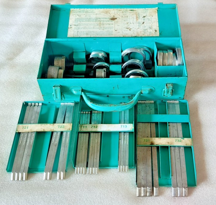 KUKKO 70A INTERNAL BEARING PULLER OR DEEP GROVE BALL BEARING EXTRACTOR SET