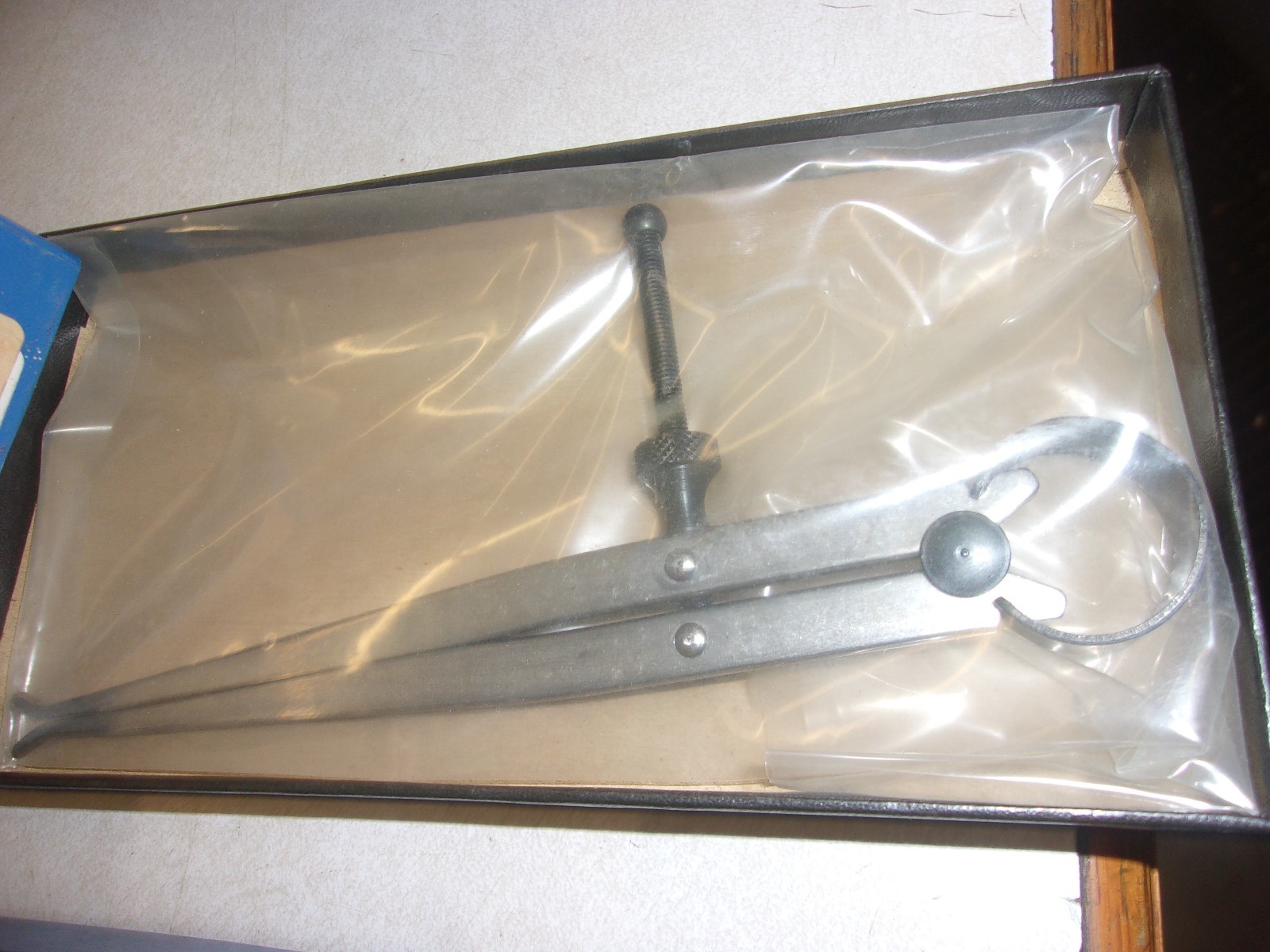 CENTRAL TOOL 6527 CALIPERS 6 INCH INSIDE