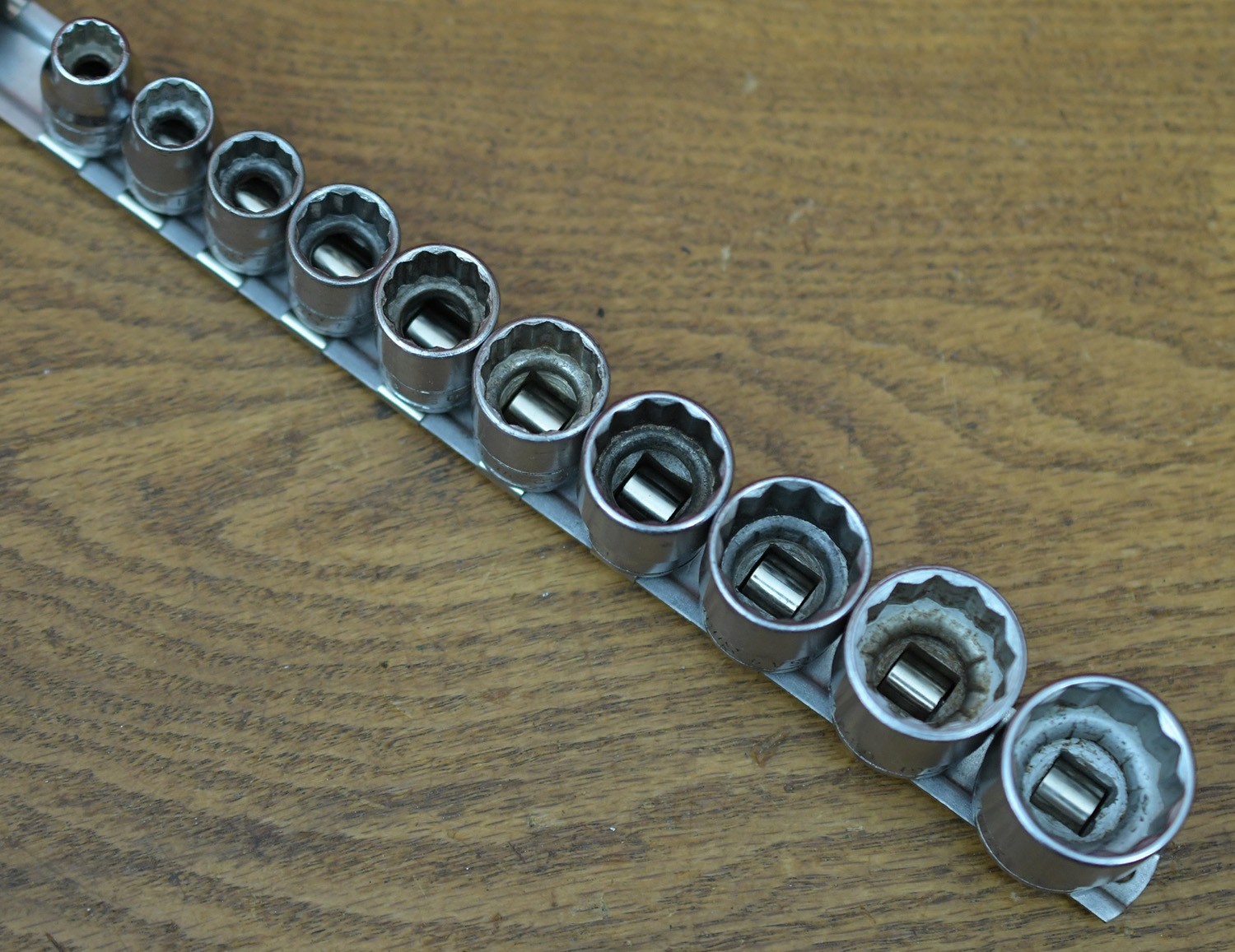Snap-on 21-Piece 3/8″ Drive 6-Point & 12-Point Shallow Socket Set on Rail 211FSY