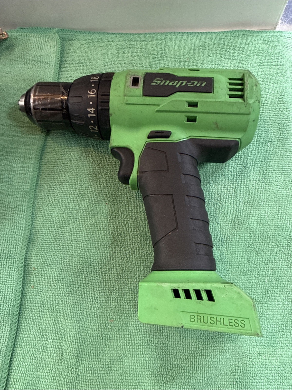 Snap On Tools DCR9050G, 18V Hammer Drill 1/2″ w/5.0ah Battey and Charger