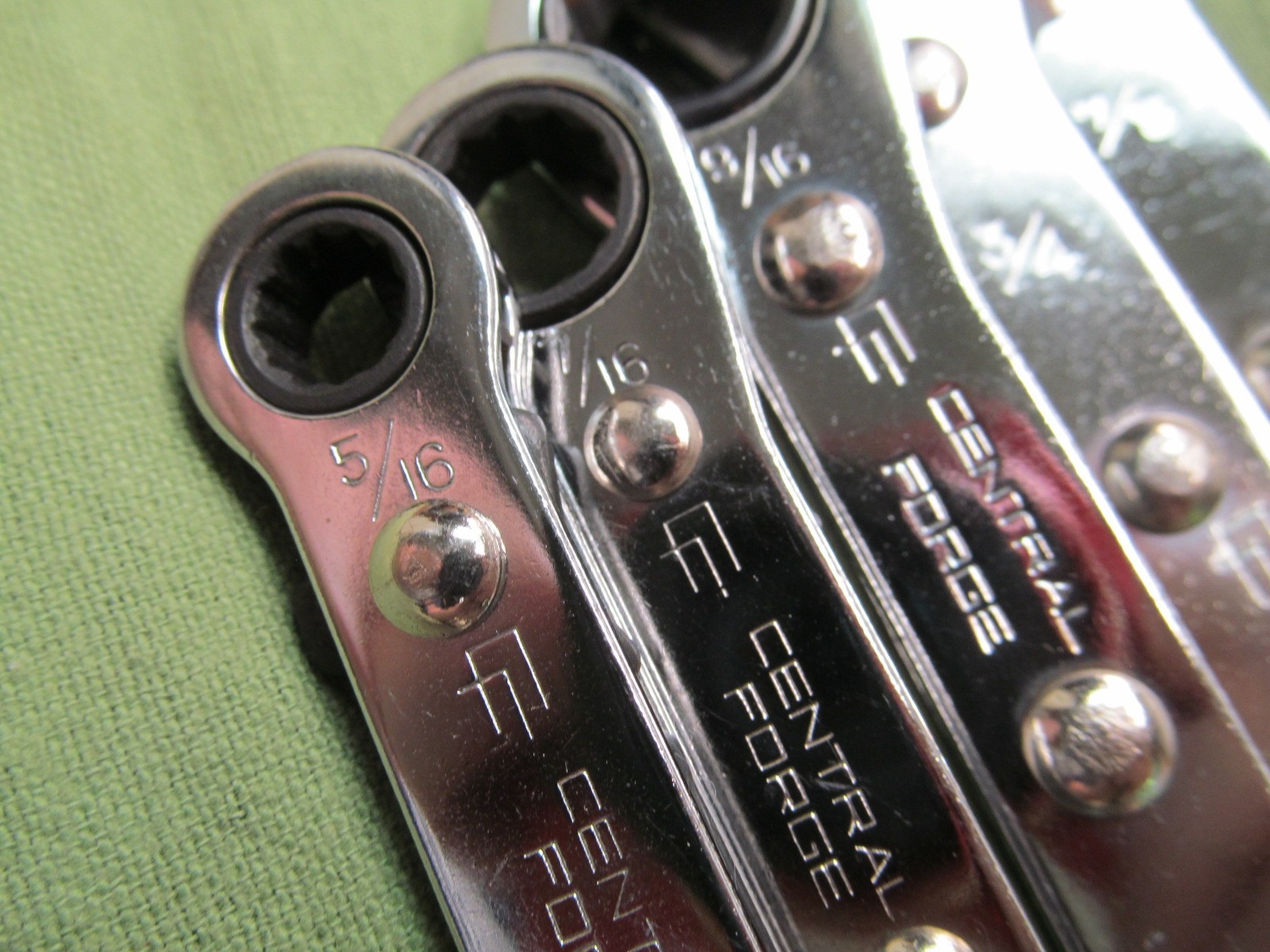 5pc Central Forge Ratcheting Box End Wrench Set – SAE – 1/4″ thru 7/8″