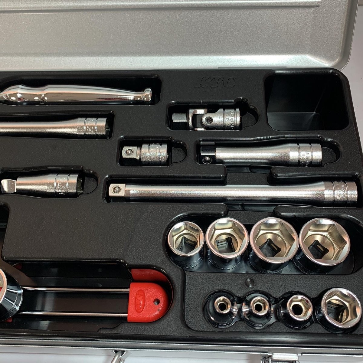 NEW KTC 9.5-inch Socket Wrench Set, 26-Piece Set