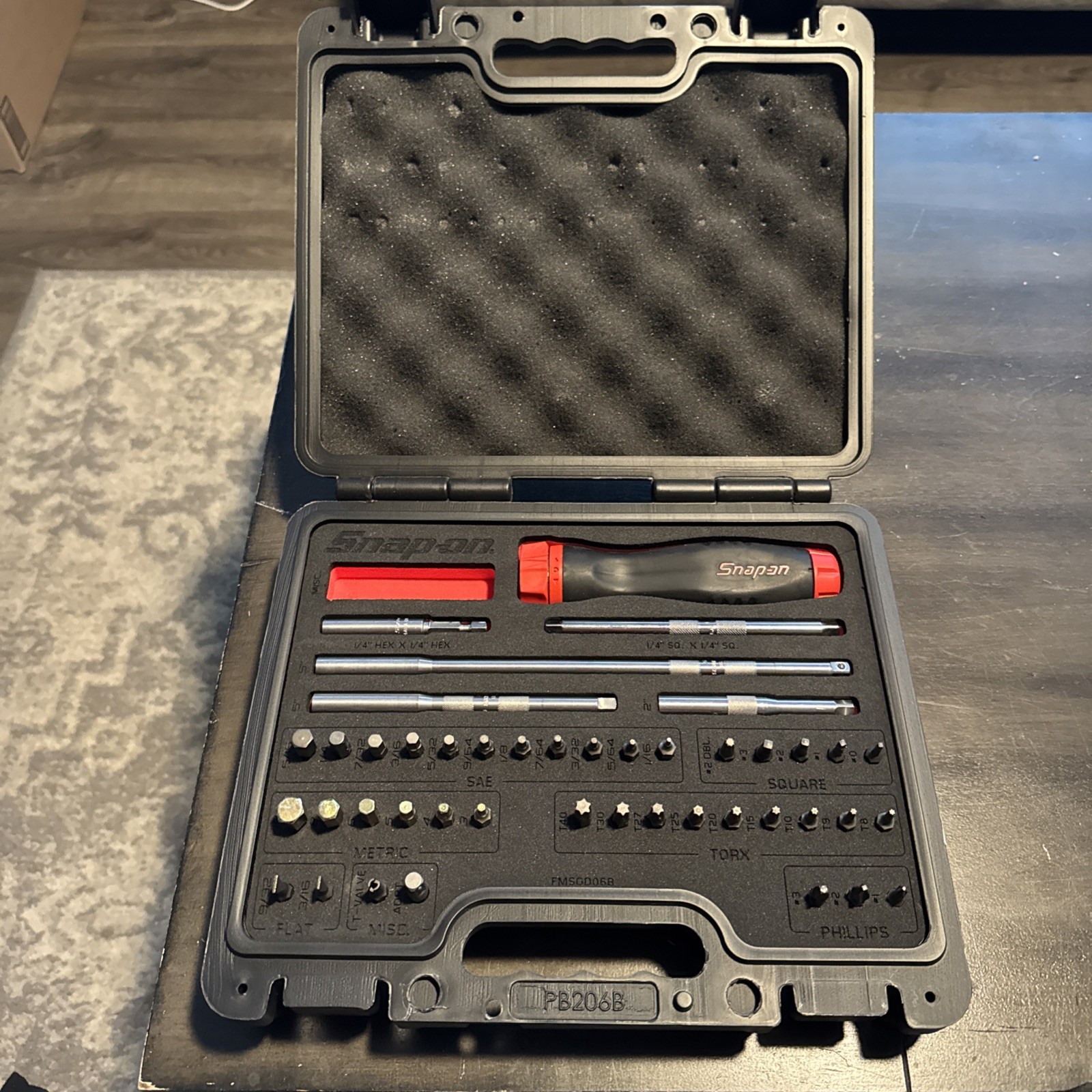 New Snap-on SGDMRC44FR RED Foam 44 Piece Ratcheting Screwdriver Master Set