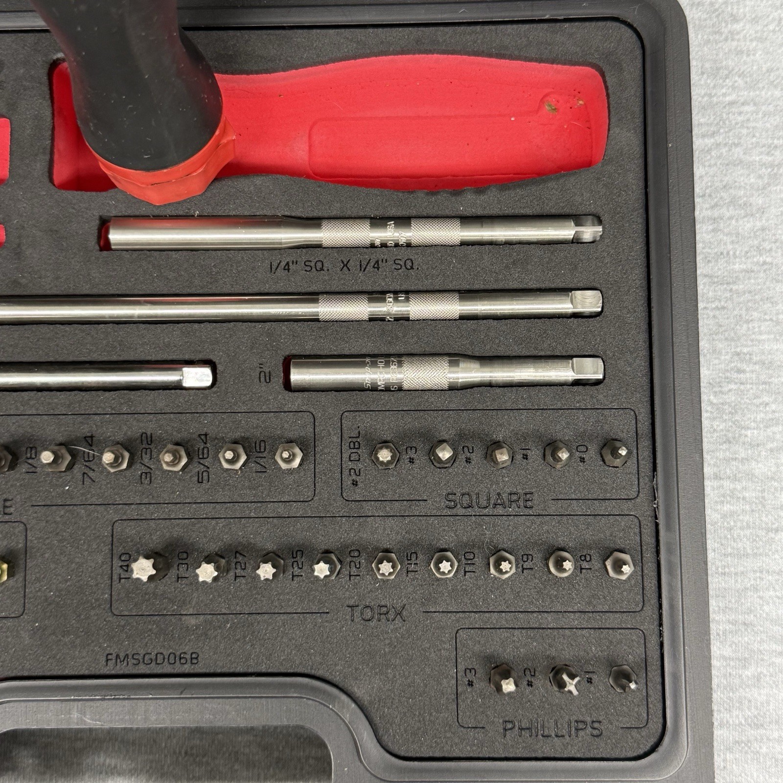 Snap-On SGDMRC44FR – 42 Piece Ratcheting Screwdriver & Bit Set W/ Case