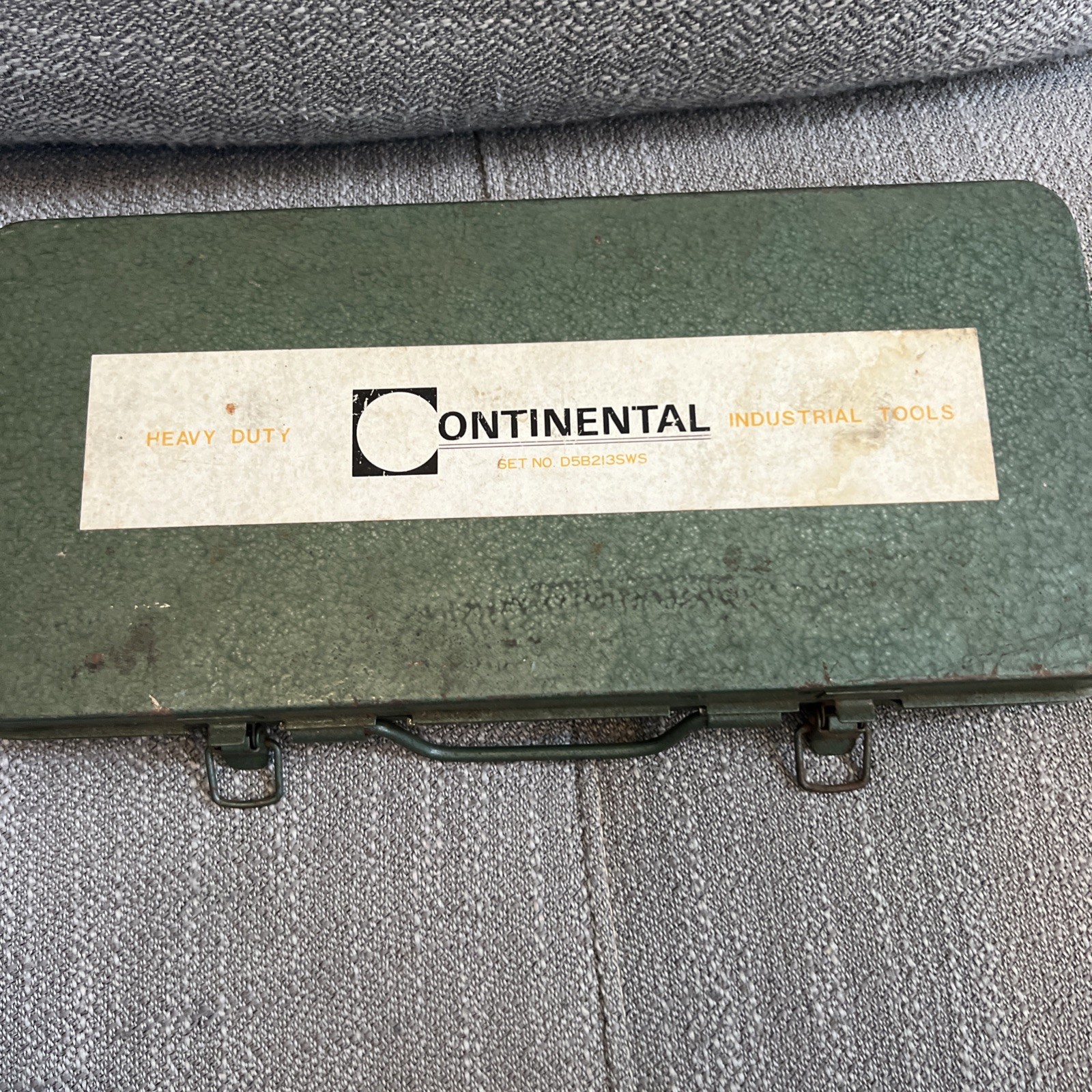 Vintage Continental 21 Piece Socket Set Tools Heavy Duty 1/4 And 3/8 Drive S.A.E