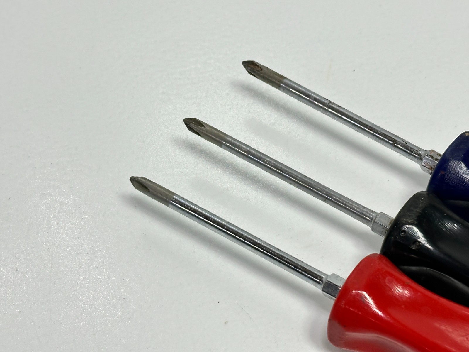 Snap-on Tools USA 3pc SDDP31 No. 1 Philips Screwdriver Lot Set, Blue, Black, Red
