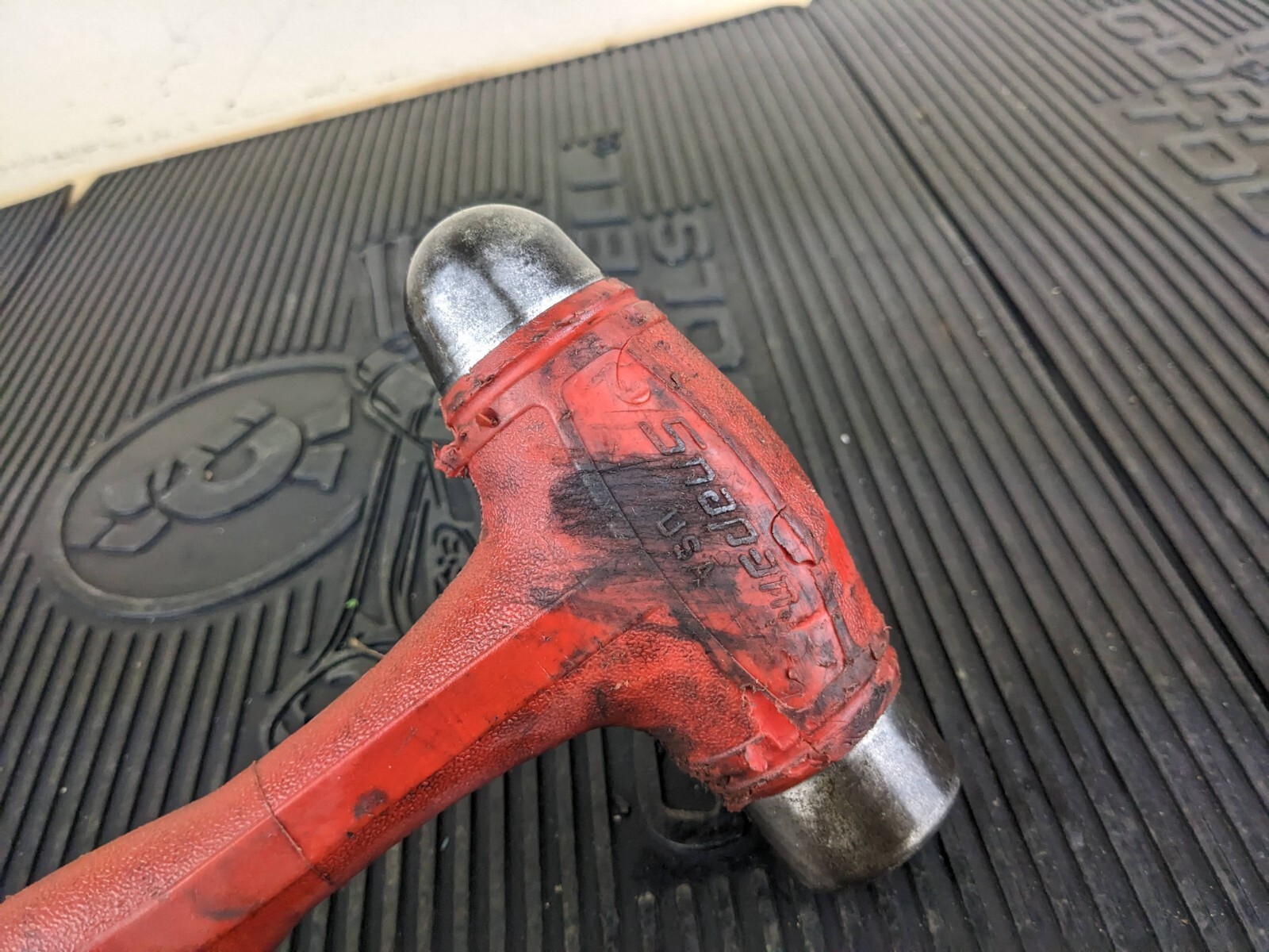 #ba689 Snap On HBBD24, Soft Grip 24 Oz Ball Peen Dead Blow Hammer Red
