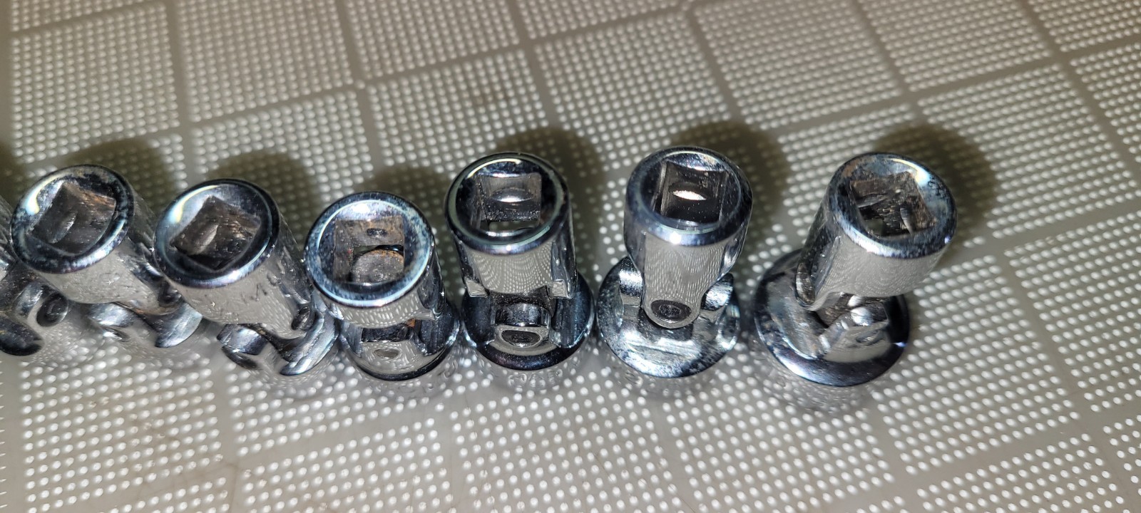 Mac Tools Standard 1/4″ drive 6 Point Universal 7 Piece Swivel Socket Set