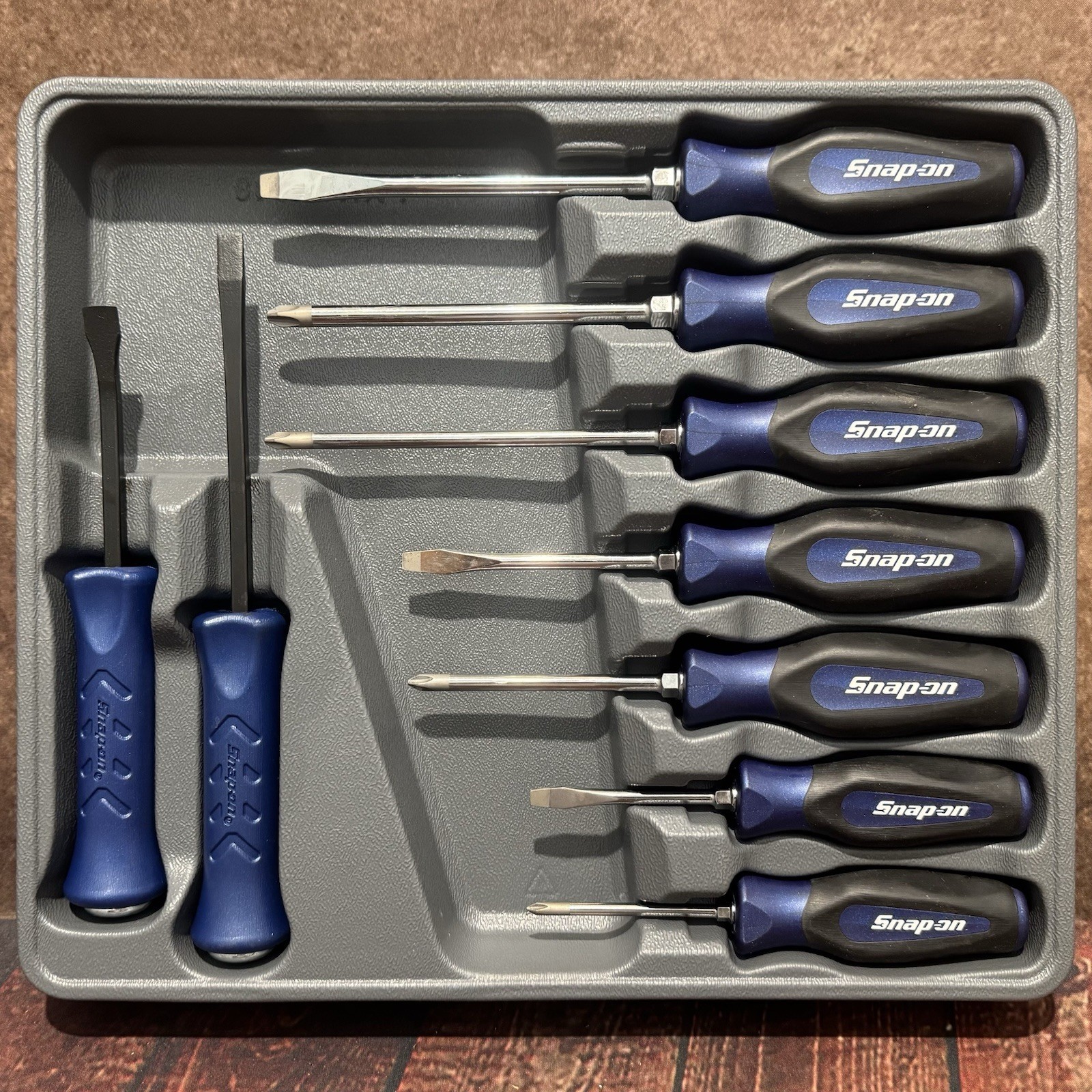 Snap-On SGDXPB90B MB 9pc. Soft Grip Screwdriver & Striking Prybar Set – BLUE