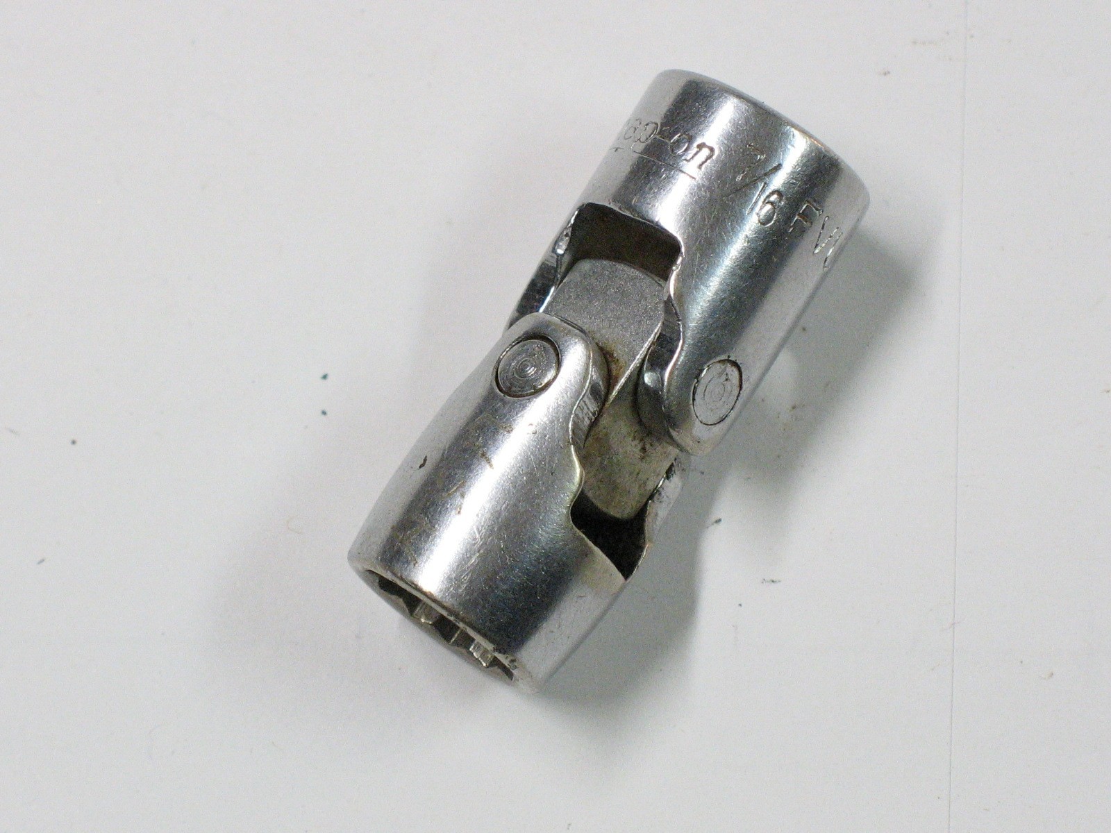 Snap-On Tools 7/16″ 3/8″ Drive 12 Point Shallow Universal Swivel Socket FVU14