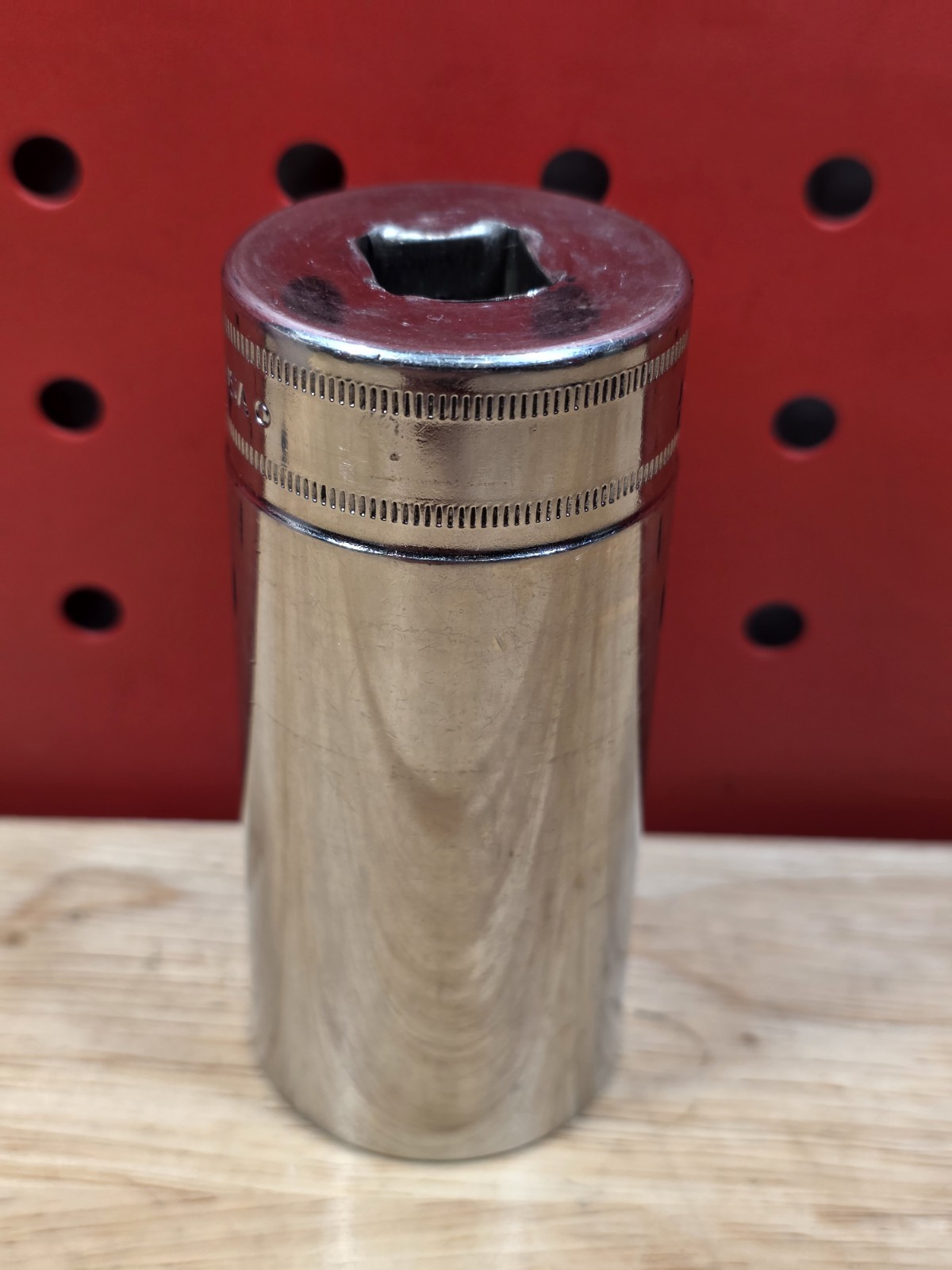 Snap-on Tools SM28 28mm 1/2″ Drive Metric 12-Point Deep Chrome Socket USA
