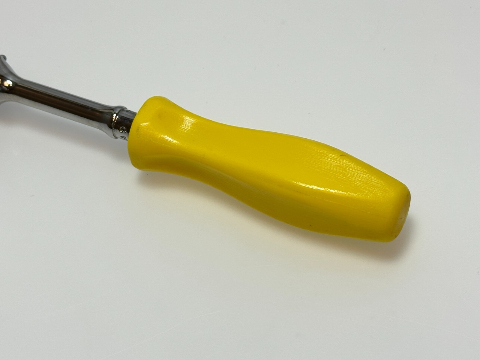 Snap-on Tools USA 1/4″ Drive CLASSIC YELLOW Hard Grip Handle Ratchet – THLD72Y