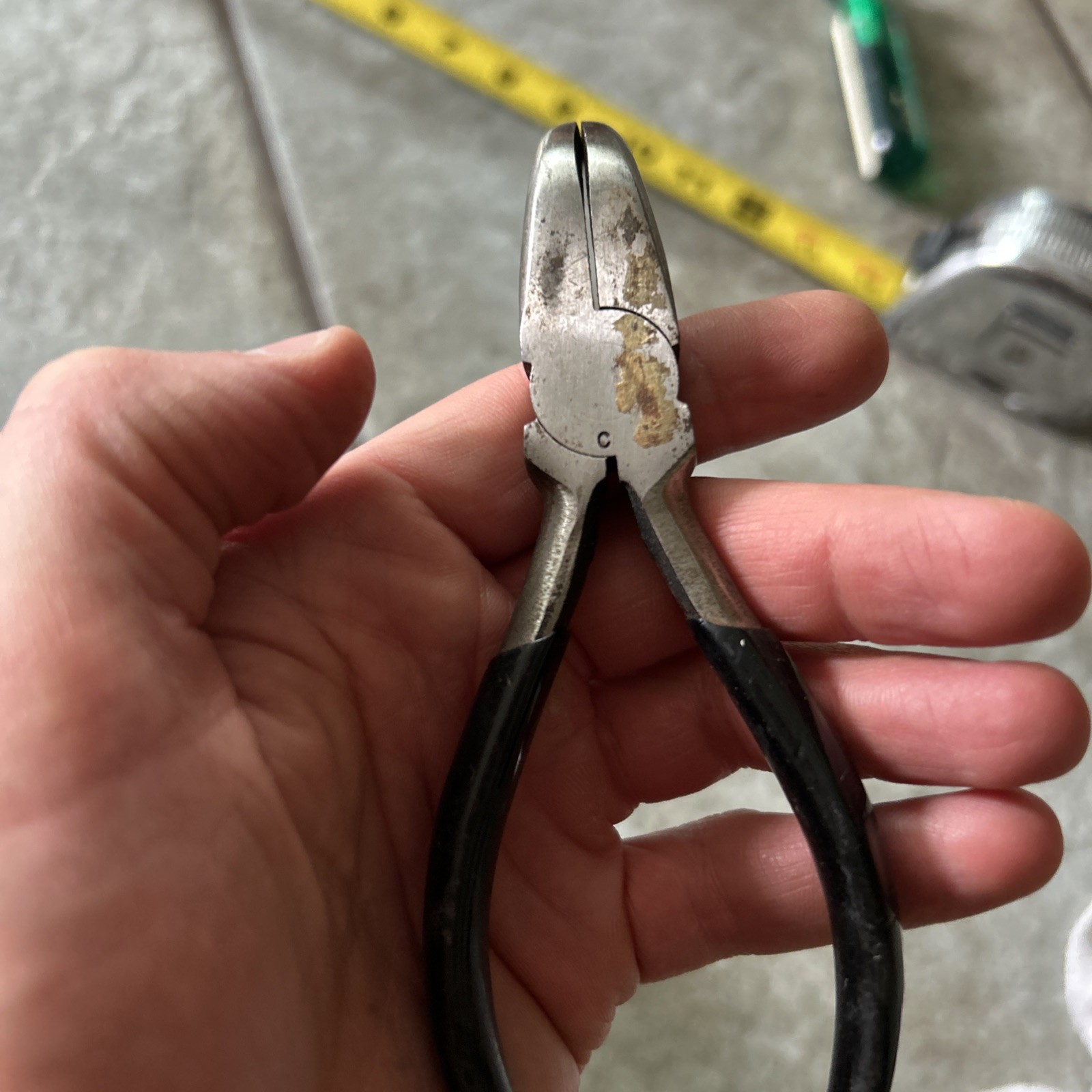 Craftsman Tools USA «C» Stamp 5.5″ Long Black Grip Bent Needle Nose Pliers