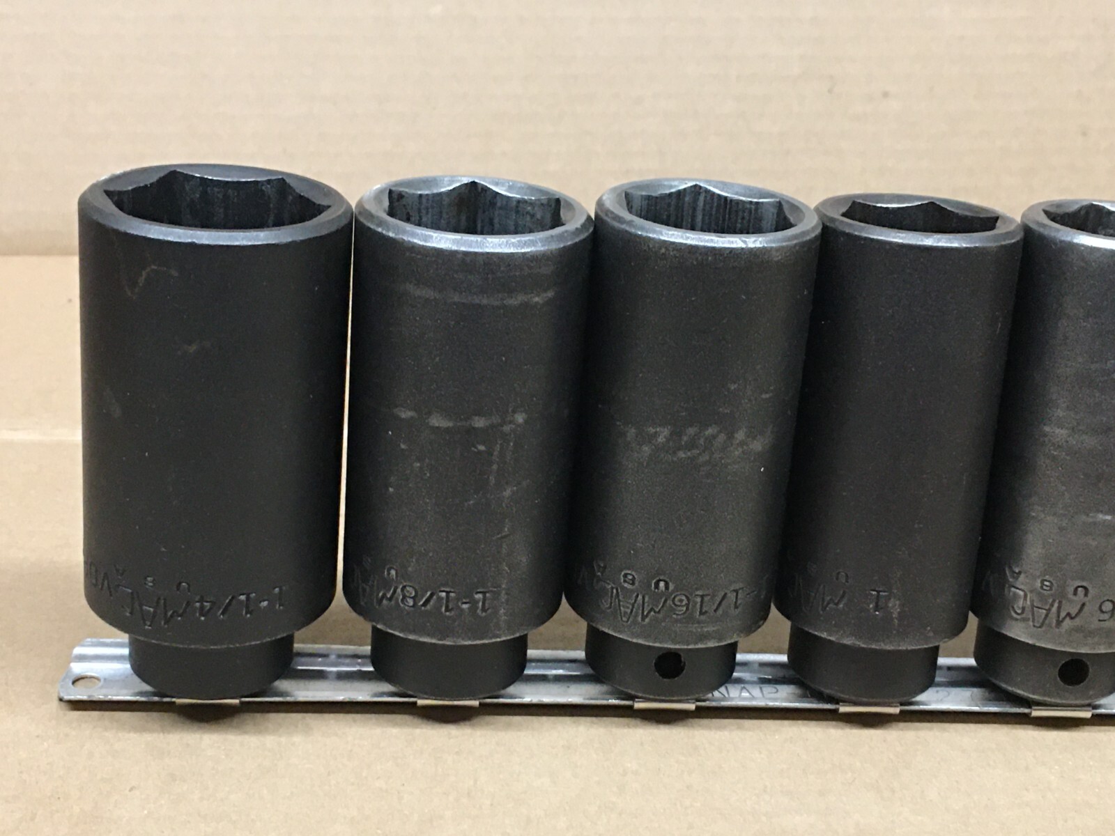 Mac Tools 13 pc SAE Deep Impact Socket Set -1/2″ Drive – 6 Point 7/16″ to 1-1/4″