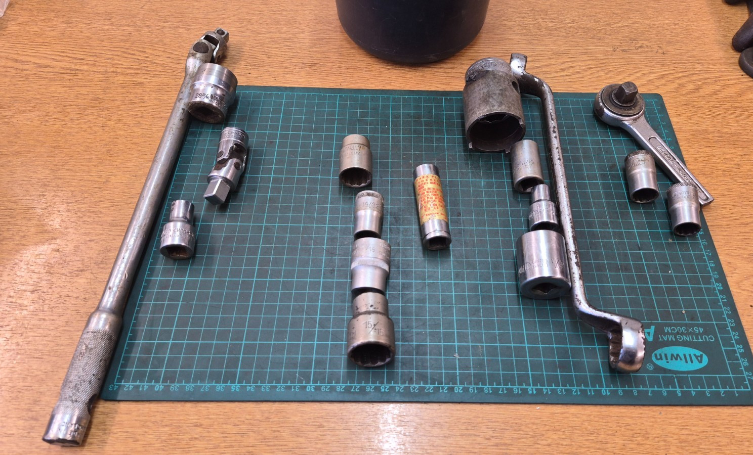 Joblot metric and imperial sockets, bedford, gedore etc – used