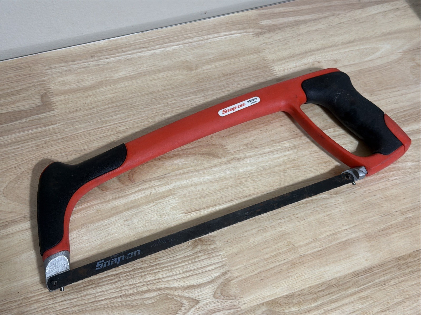 Snap-on Bi-Mold Soft Grip Handle Hacksaw HSG319 Red Very Nice 1B Needs Blade