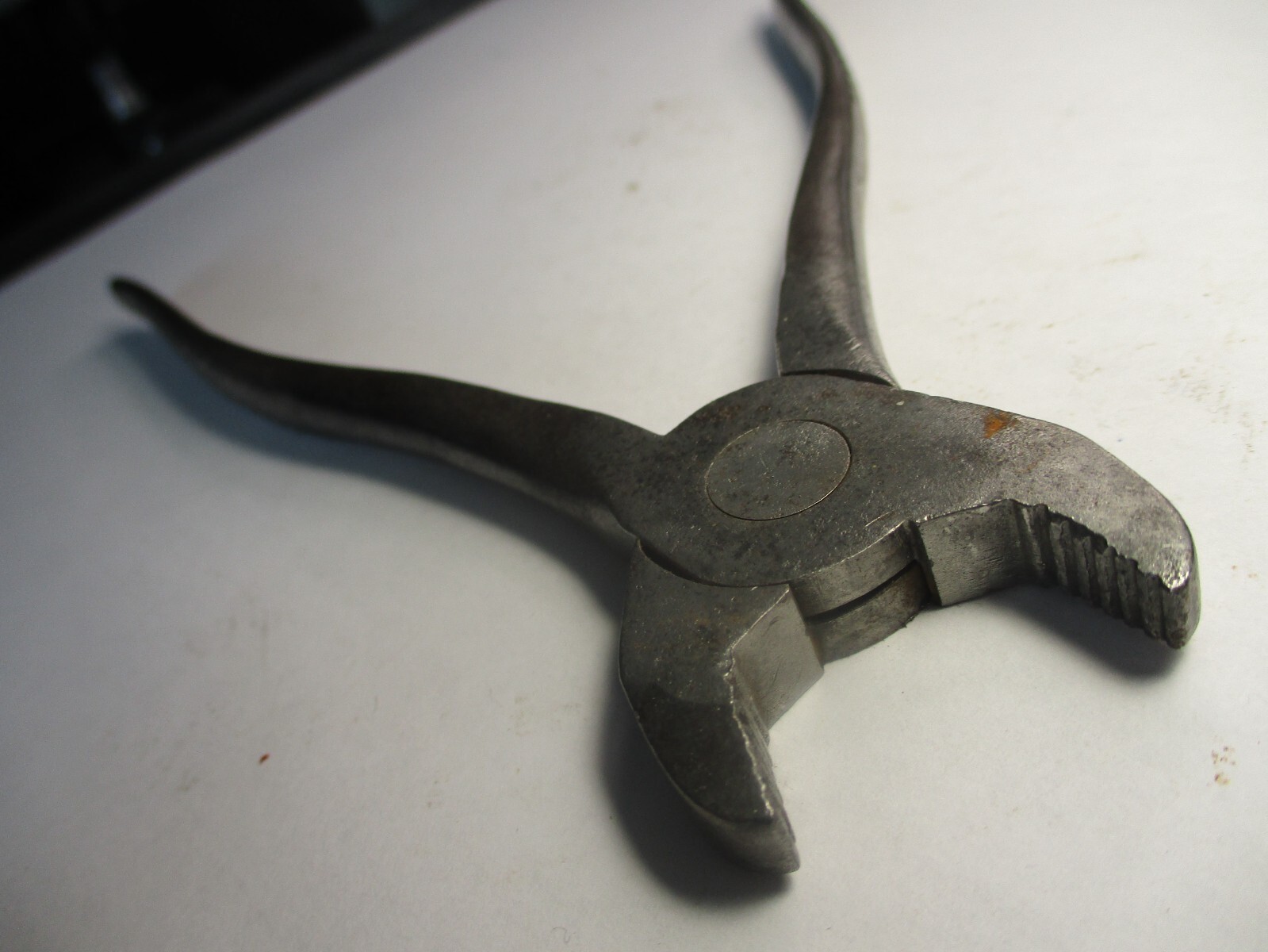 Vacuum Grip +1 Mark inside handle 7″ Long Pliers RARE Design