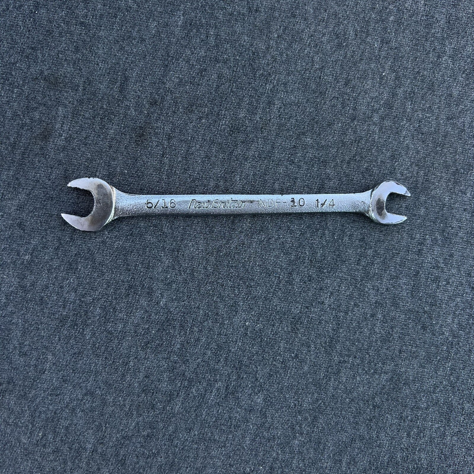 Vintage NEW BRITAIN USA NDF-10 1/4in X 5/16in SAE Open End Wrench NDF10
