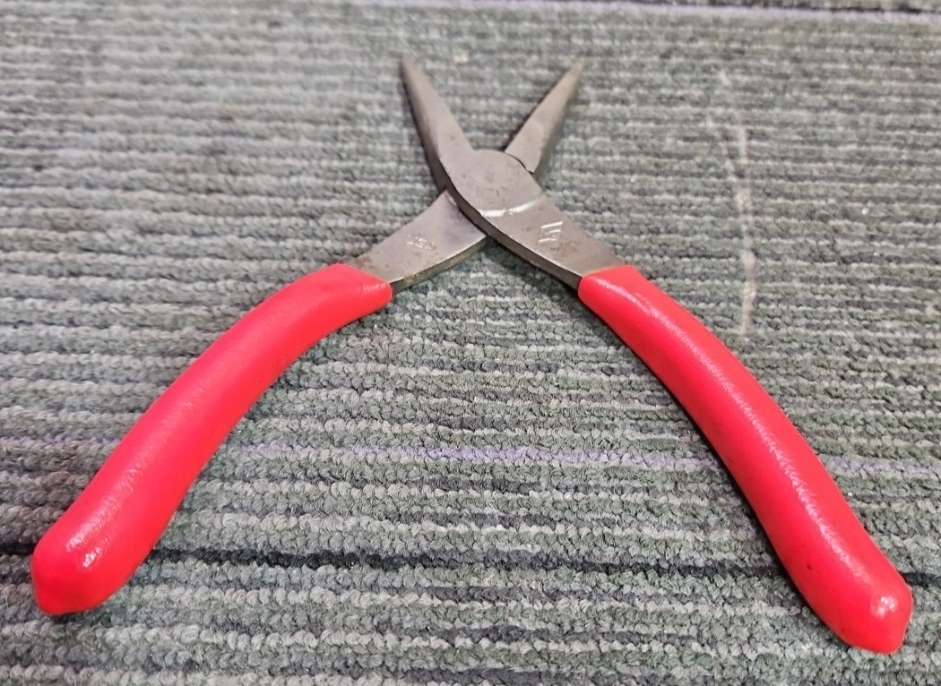 Snap-On Tools 96ACF1 8″ Soft Grip Needle Nose Pliers – Red