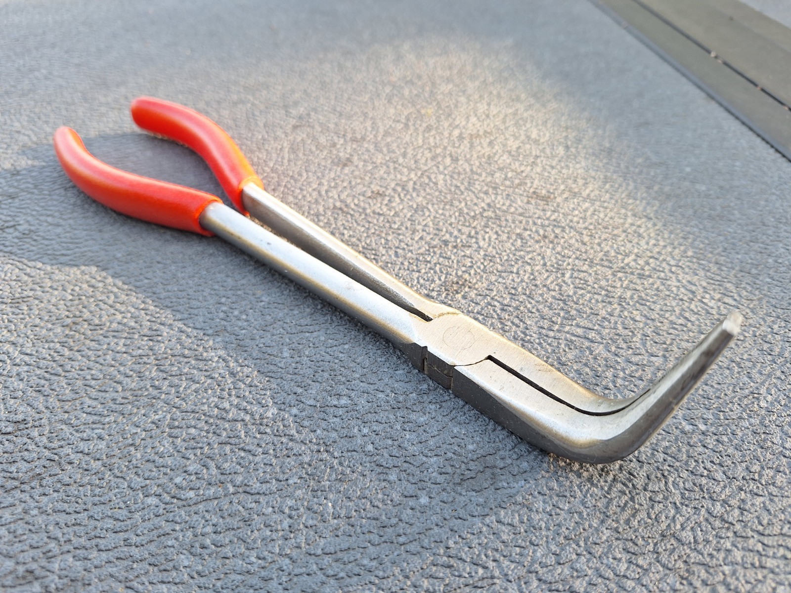Snap On 490ACP 10″ Long 90 Deg Bent Red Soft Grip Needle Nose Pliers EXC!