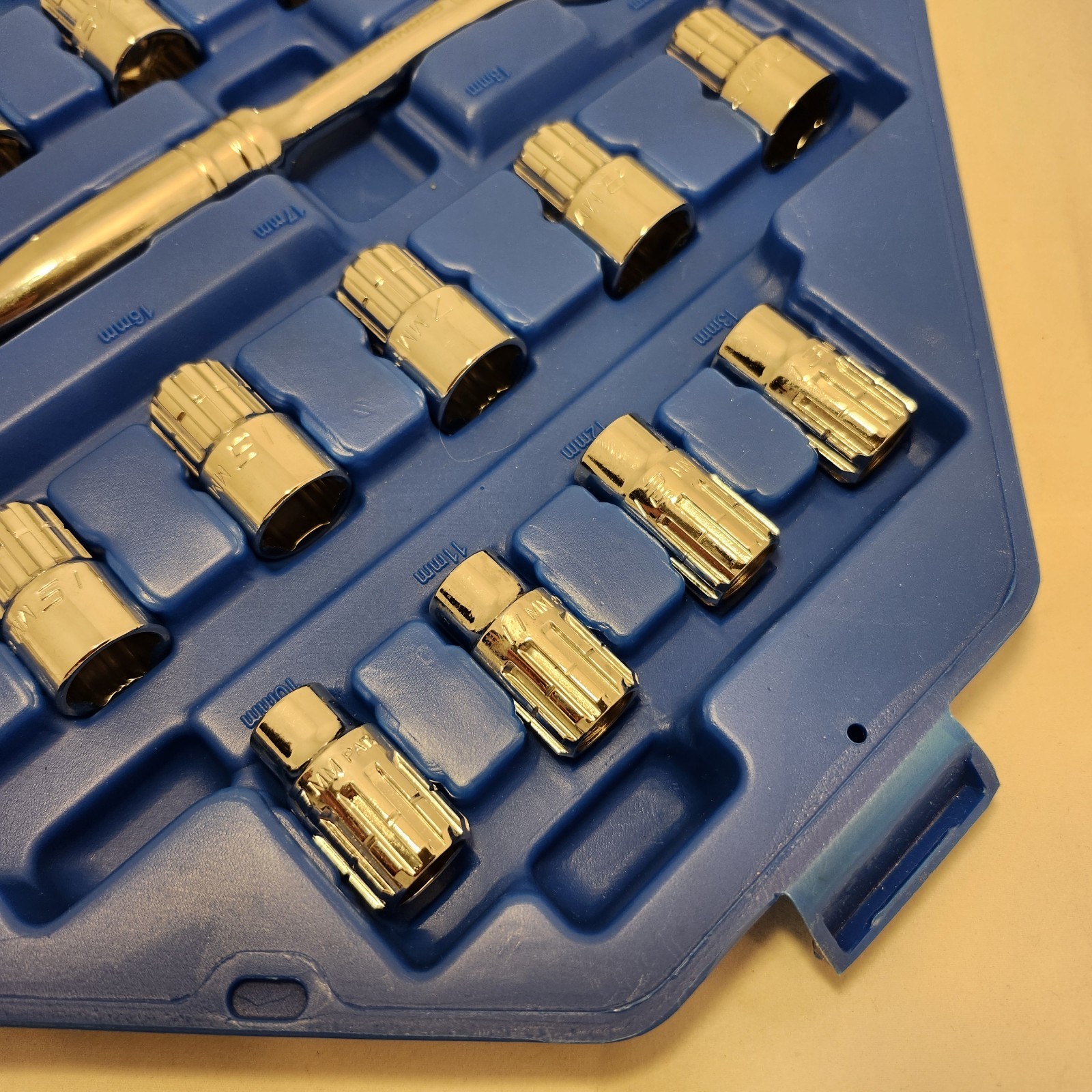 Cornwell CRW-21GTS 21PC. Go Thru Socket Set SAE & METRIC Hardly Used