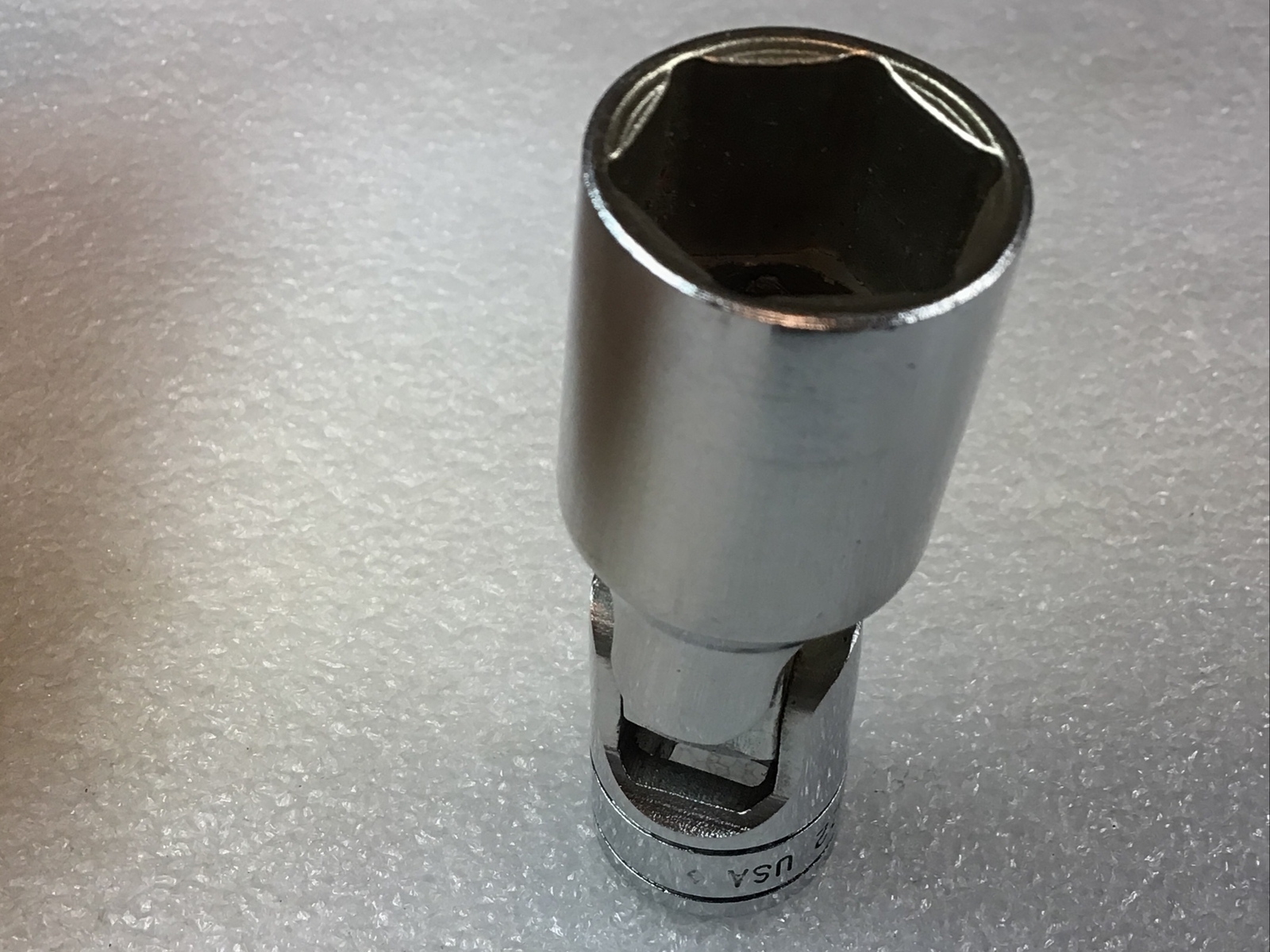 Snap On#FSU22 -11/16”, SAE, CHROME, 3/8”DR., 6PT., DEEP, SWIVEL SOCKET- USA-NOS