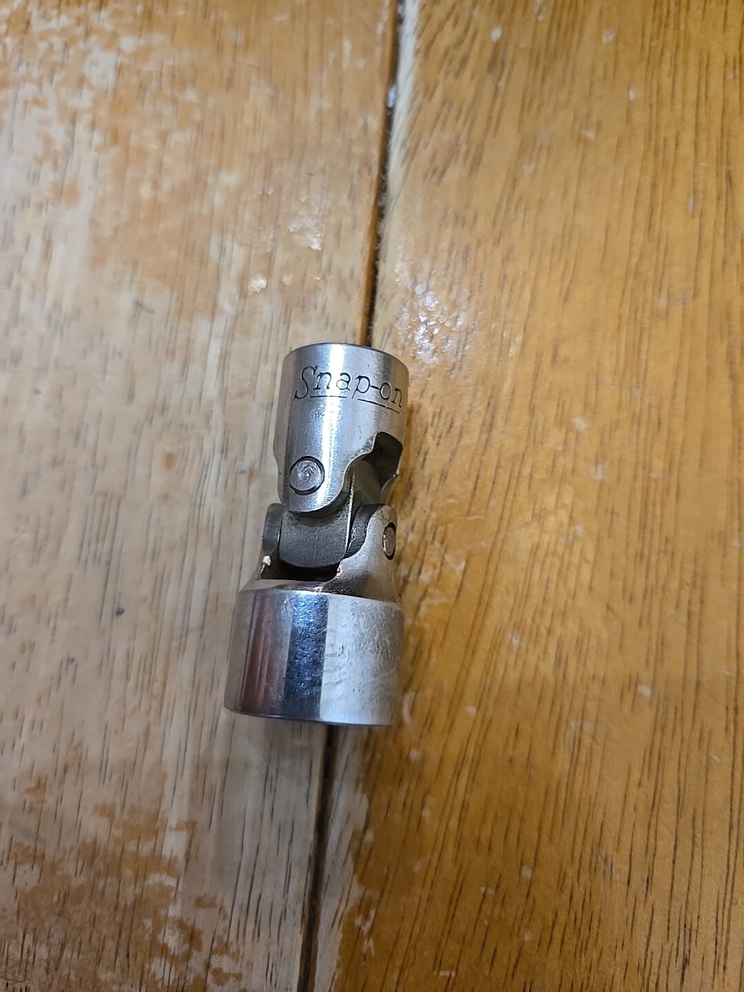 Snap On 3/8″ Drive 5/8″ 12PT Chrome Swivel Socket FVU20