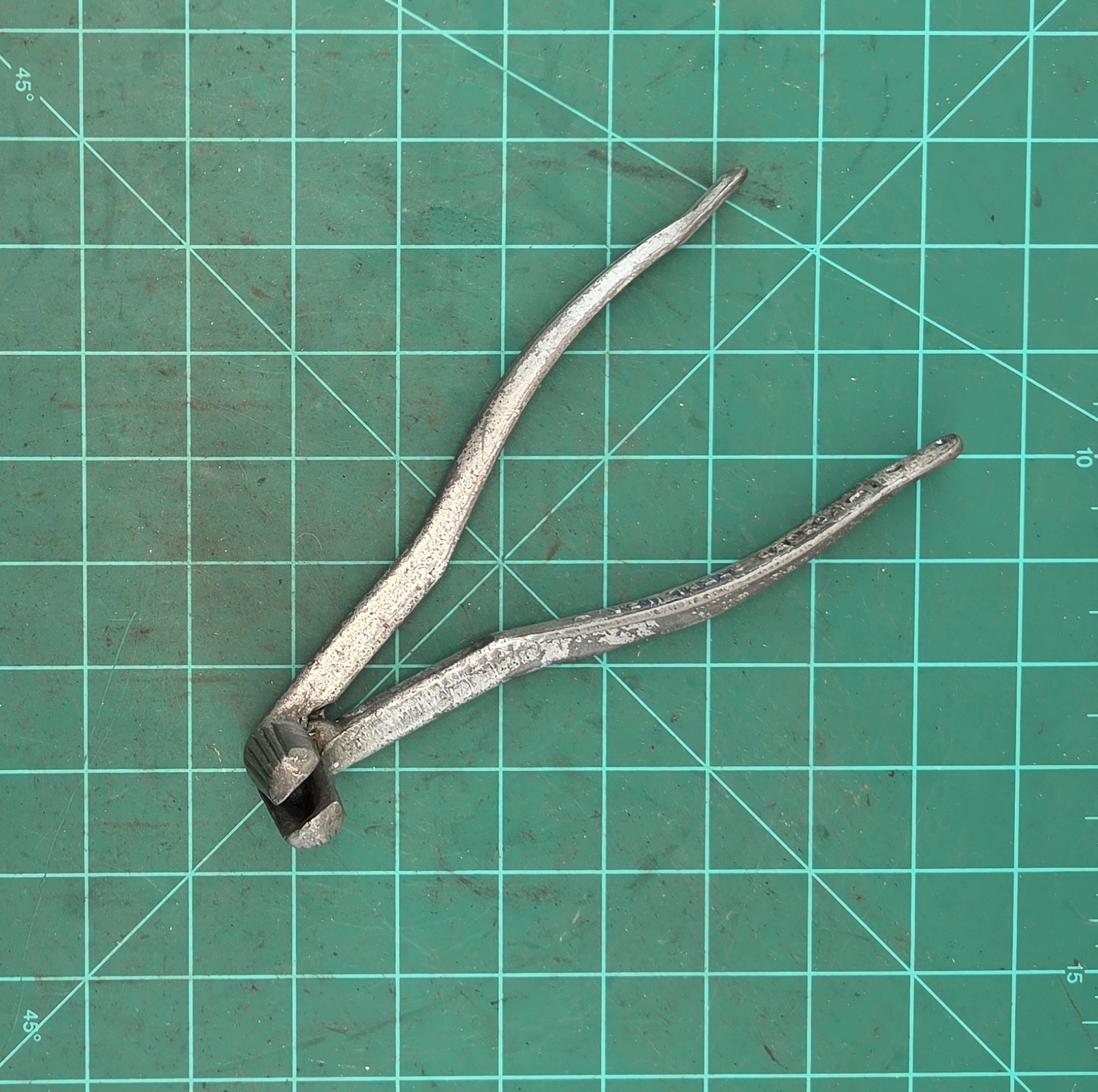 Blue Bird No. 20 Battery Terminal Spreader Pliers Tool