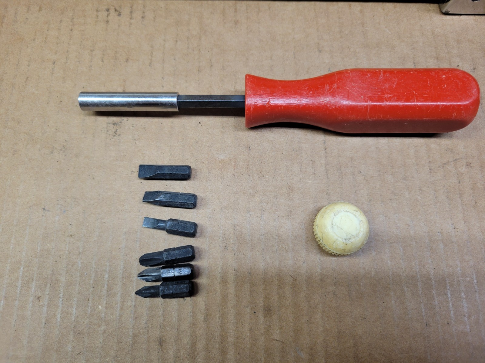 Mac Tools USA Red Hard Handle Bit driver with 6 Bits