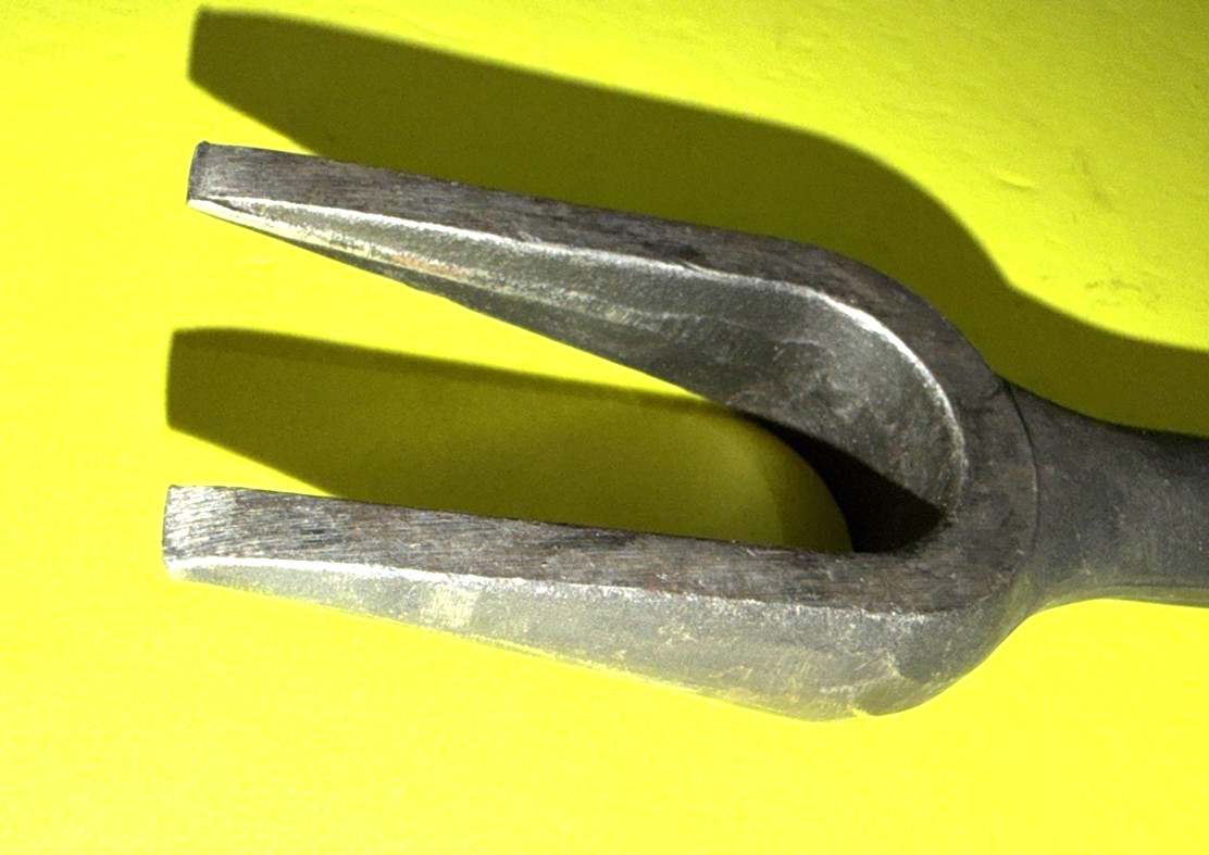 SNAP-ON TOOLS BALL JOINT/TIE ROD SEPARATOR TOOL A203 INCLUDES SHPPING IN THE US